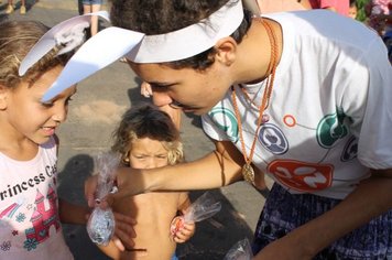 Jovens de Agudos distribuem mil ovos de páscoa