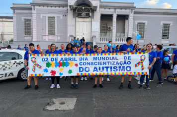 PREFEITURA DE AGUDOS REALIZA CAMINHADA PELA CONSCIENTIZAÇÃO DO AUTISMO 