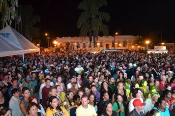 Natal da Família terá shows na praça e chegada do Papai Noel em Agudos
