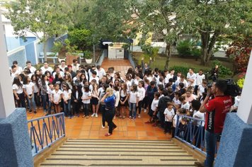 Alunos do Prevê objetivo arrecadam mais de 2.4 mil peças de roupas e 50 cobertores para Campanha do Agasalho