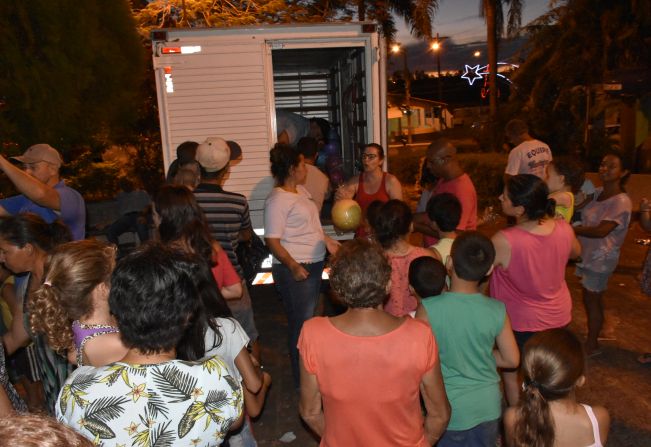Crianças de Domélia tiveram Festa de Natal com distribuição de presentes e visita do Casal Noel