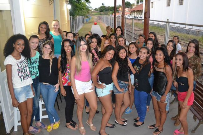 Candidatas participam da primeira reunião do Miss Agudos