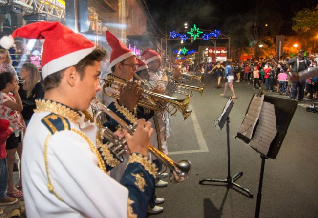 Parada Natalina será no dia 15 em Agudos, Papai Noel chega dia 16