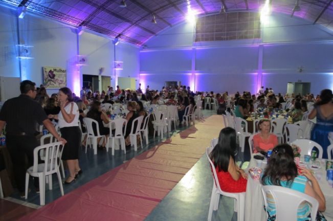 Festa em comemoração ao Dia da Mulher reuniu mais de mil pessoas 