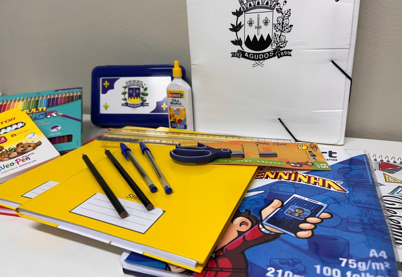 PREFEITURA DE AGUDOS INICIA ENTREGA DE KITS ESCOLARES PARA ALUNOS DA REDE MUNICIPAL