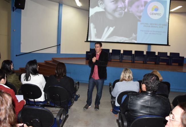 Undime oferece formação para professores e coordenadores de Agudos 