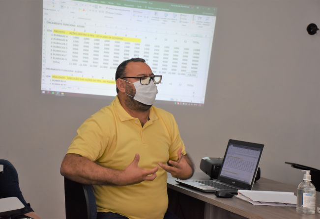 Secretaria de Administração e Finanças promove reunião com responsáveis por compras e licitações