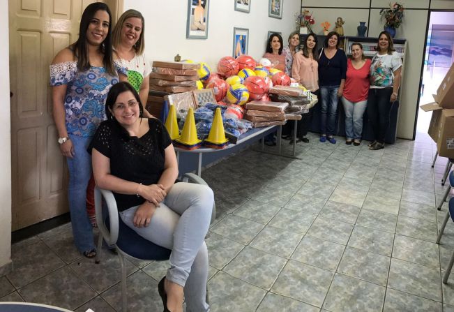 Prefeitura de Agudos entrega novos materiais esportivos para escolas municipais