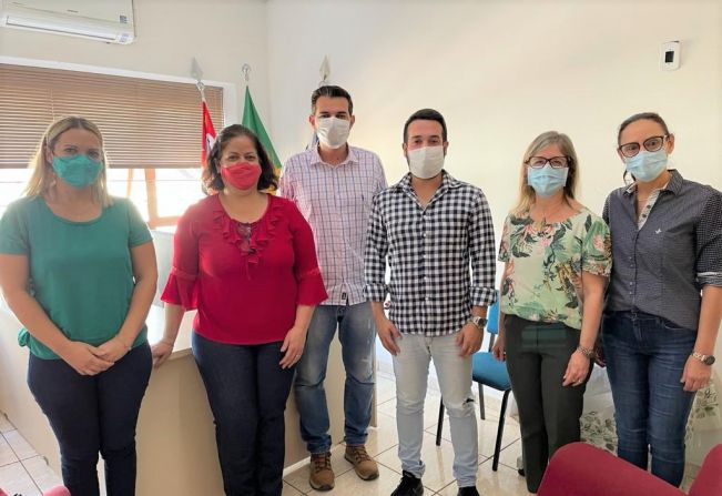 Fernando recebe representantes da diretoria da ETEC e pede mais ofertas de cursos