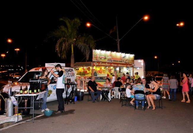Feirinha da Lua gera oportunidade de negócios e diversão para as famílias agudenses