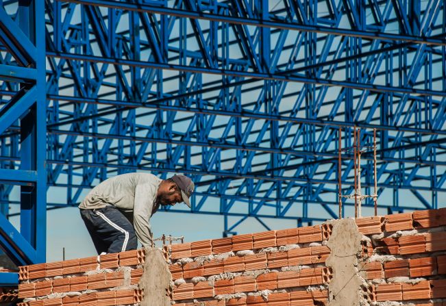 Prefeitura retoma obras de Ginásio de Esportes no bairro Professor Simões