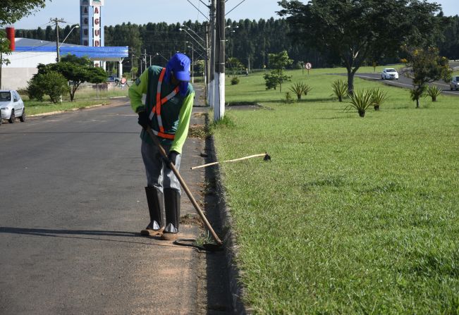 Prefeitura de Agudos reforça limpeza de áreas públicas em toda cidade