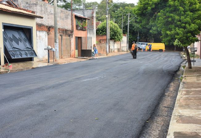 Bairro Pavimentação recebe recapeamento asfáltico