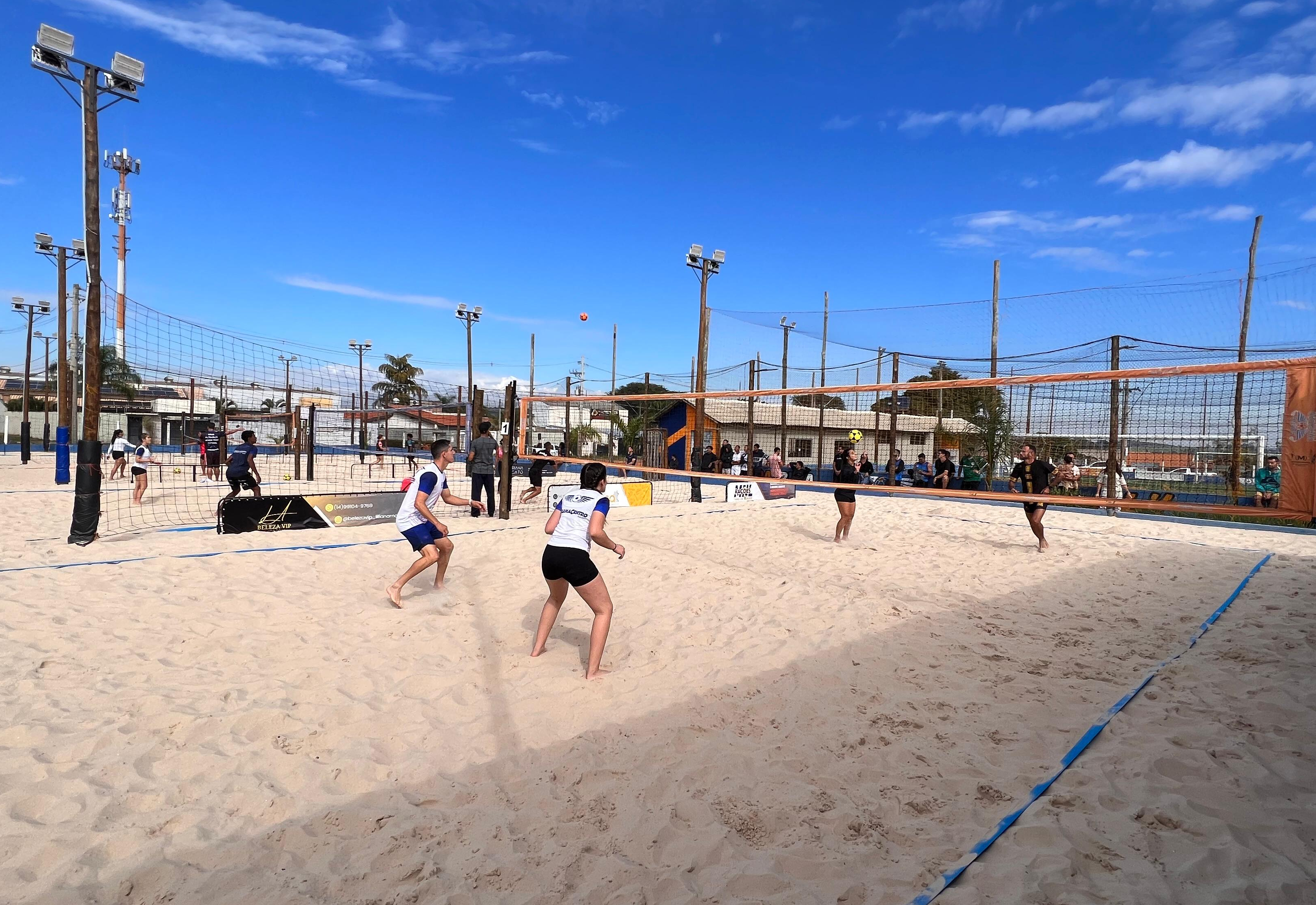 PREFEITURA DE AGUDOS REALIZA 1° TORNEIO DE FUTEVÔLEI COM ARRECADAÇÃO SOLIDÁRIA 
