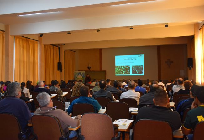 Workshop apresenta o mel como atrativo de turismo regional e apicultura como opção de renda