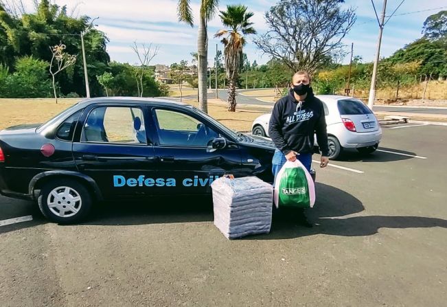 Defesa Civil recebe cobertores em ação contra frente fria