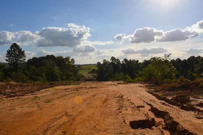 Máquinas abrem caminho para a interligação das Avenidas Carvalho Pinto e Richard Freudemberg