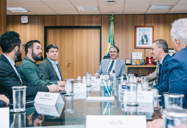 Fernando vai a Brasília para discutir piso salarial dos professores