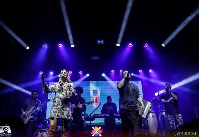 Dupla Maria Cecília e Rodolfo faz show na praça nesta quinta-feira