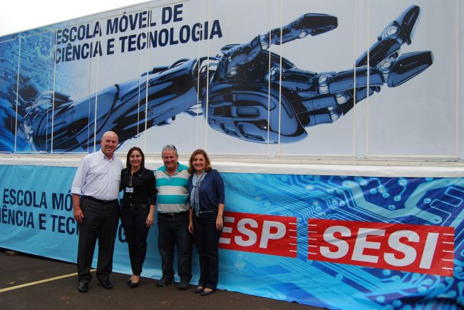 Escola Móvel de Tecnologia do SESI está em Agudos